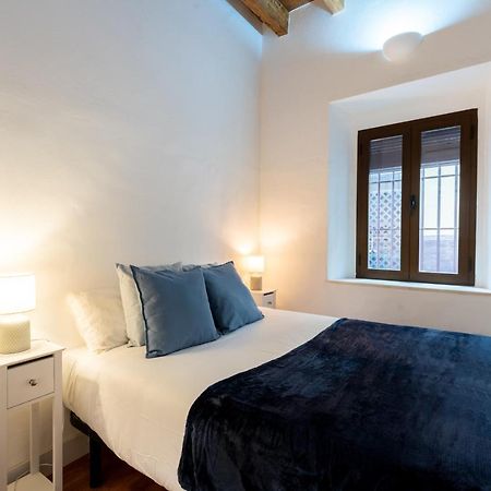 Holi-Rent Gonzalez Cuadrado Apartment Sevilla Bagian luar foto