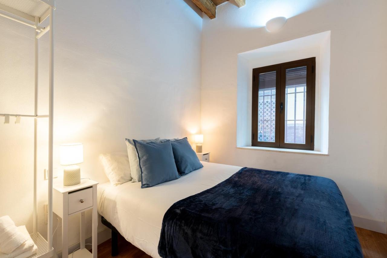 Holi-Rent Gonzalez Cuadrado Apartment Sevilla Bagian luar foto