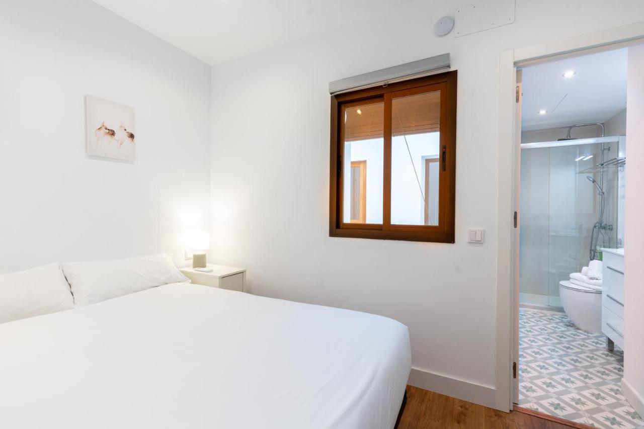 Holi-Rent Gonzalez Cuadrado Apartment Sevilla Bagian luar foto